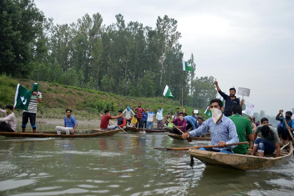 Rowing boats make Pro-Freedom Rally in south Kashmir