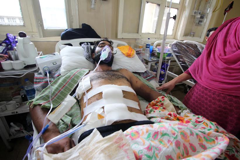 A pellet hit youth lying in SMHS Srinagar. (KL Image: Bilal Bahdur)